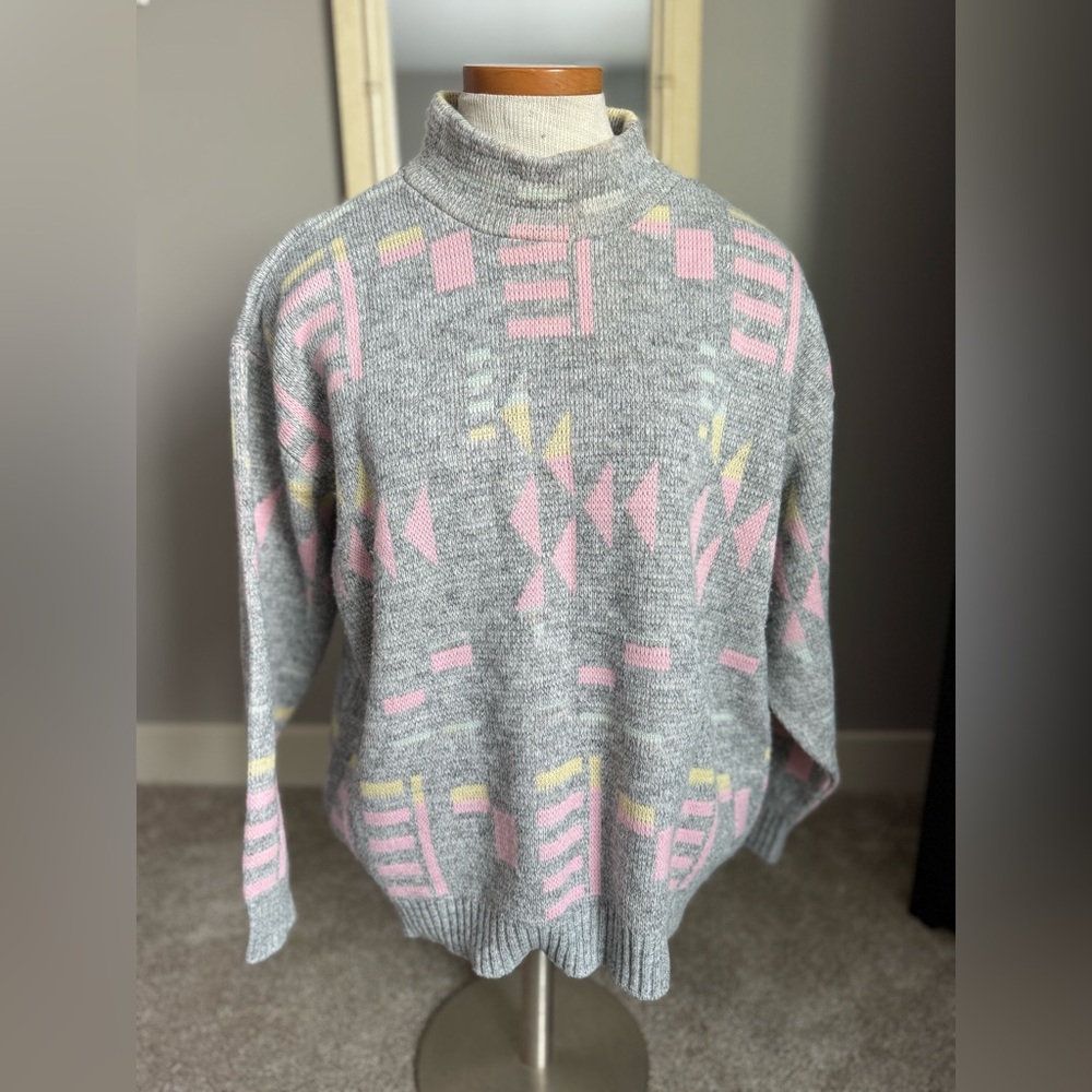 Vintage Women’s Acrylic Gray and Pink Geometric Pattern Sweater, size large, EUC